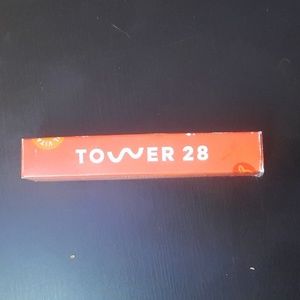 Nib tower 28 tinted balm in the shade squeez